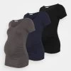 3 Pack - T-Shirt Print - Black /Dark Grey/Dark Blue 2 3 Pack - T-Shirt Print - Black /Dark Grey/Dark Blue -Anna Field Winkel 29679c257fe941b2b6b2b1cdb4e7f000